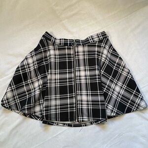 Hot topic plaid zip up skater skirt with pockets